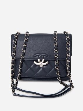Pre-Owned Chanel 2019 Navy Goatskin Quilted Small CC Box Flap Bag